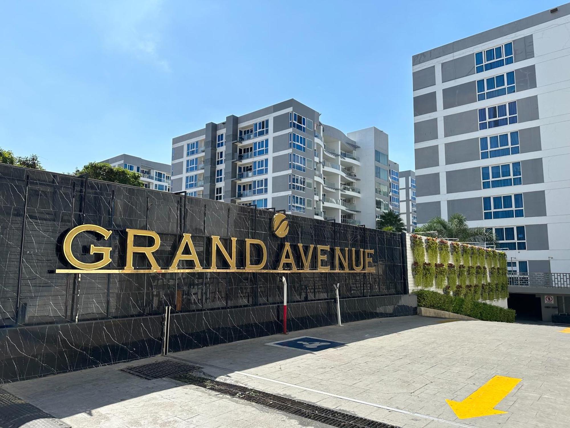 Large 2 Bedroom Condo, Grand Avenue, Central Pattaya Exterior foto